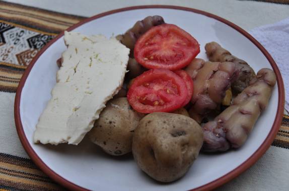 Nosso delicioso e sadio almoço na ilha de Amantani, no lago Titicaca, no Peru